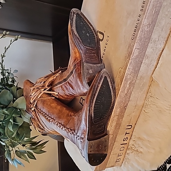 Closing my Poshmark closet! Gorgeous Bed Stu Boots - Picture 5 of 7